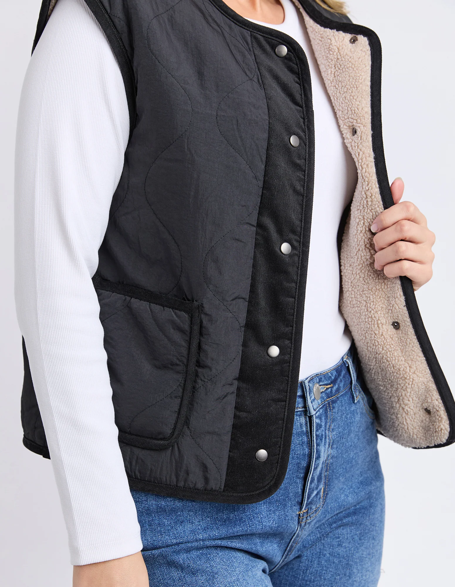 Alberta Vest Black - Image 6