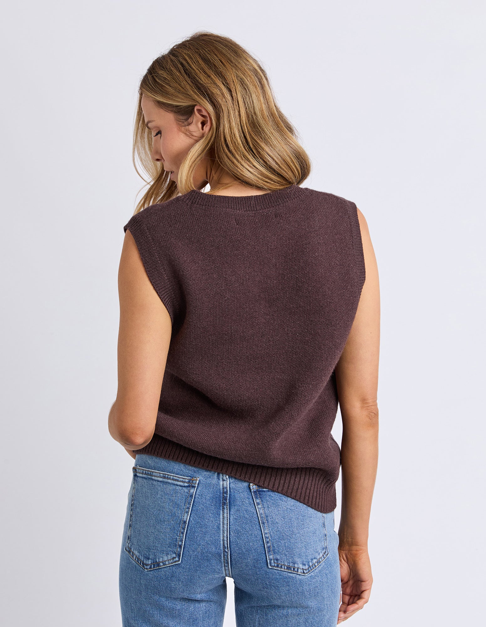 Nordic Vest Chocolate And White - Image 3