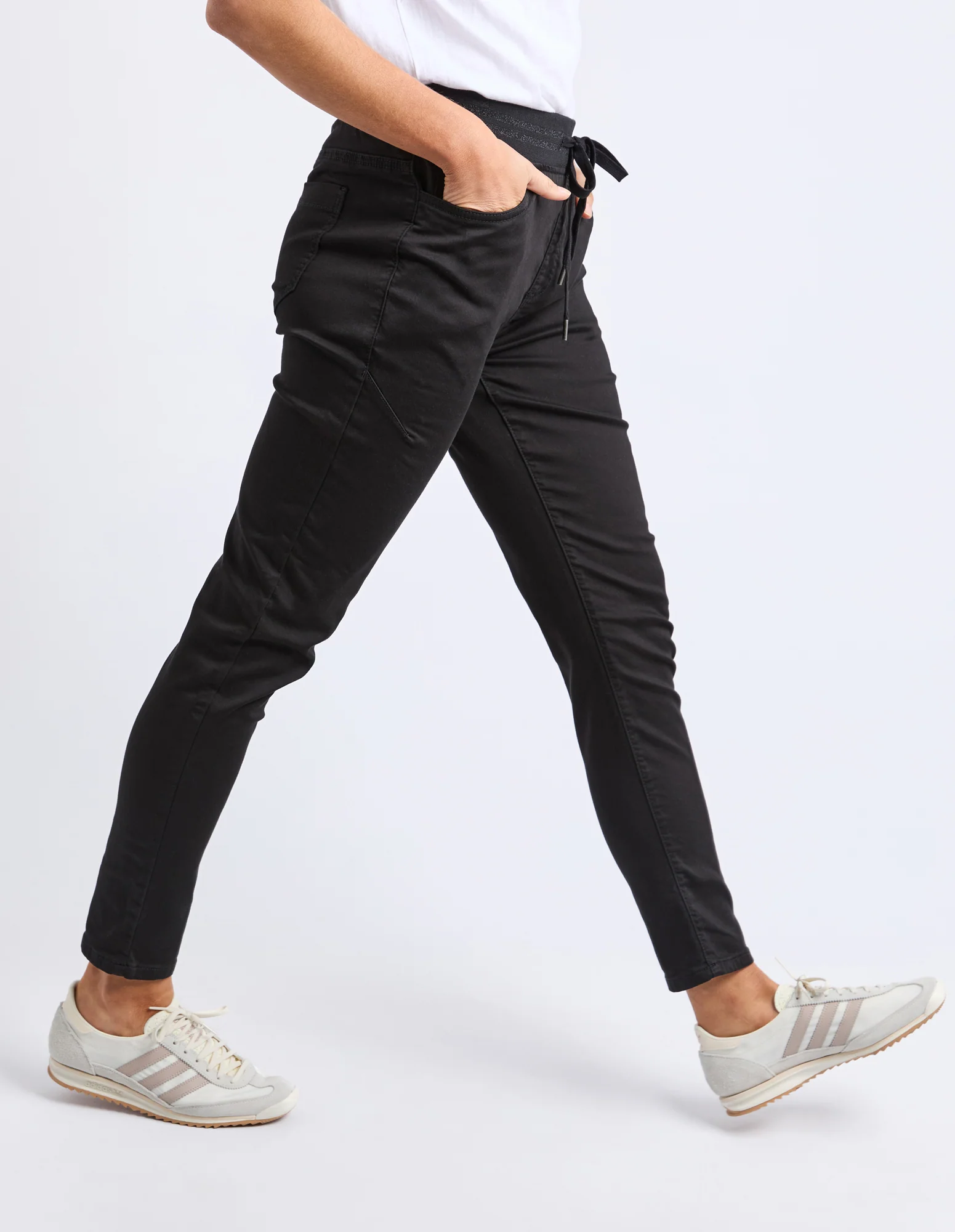Sylvia Jogger Black - Image 4