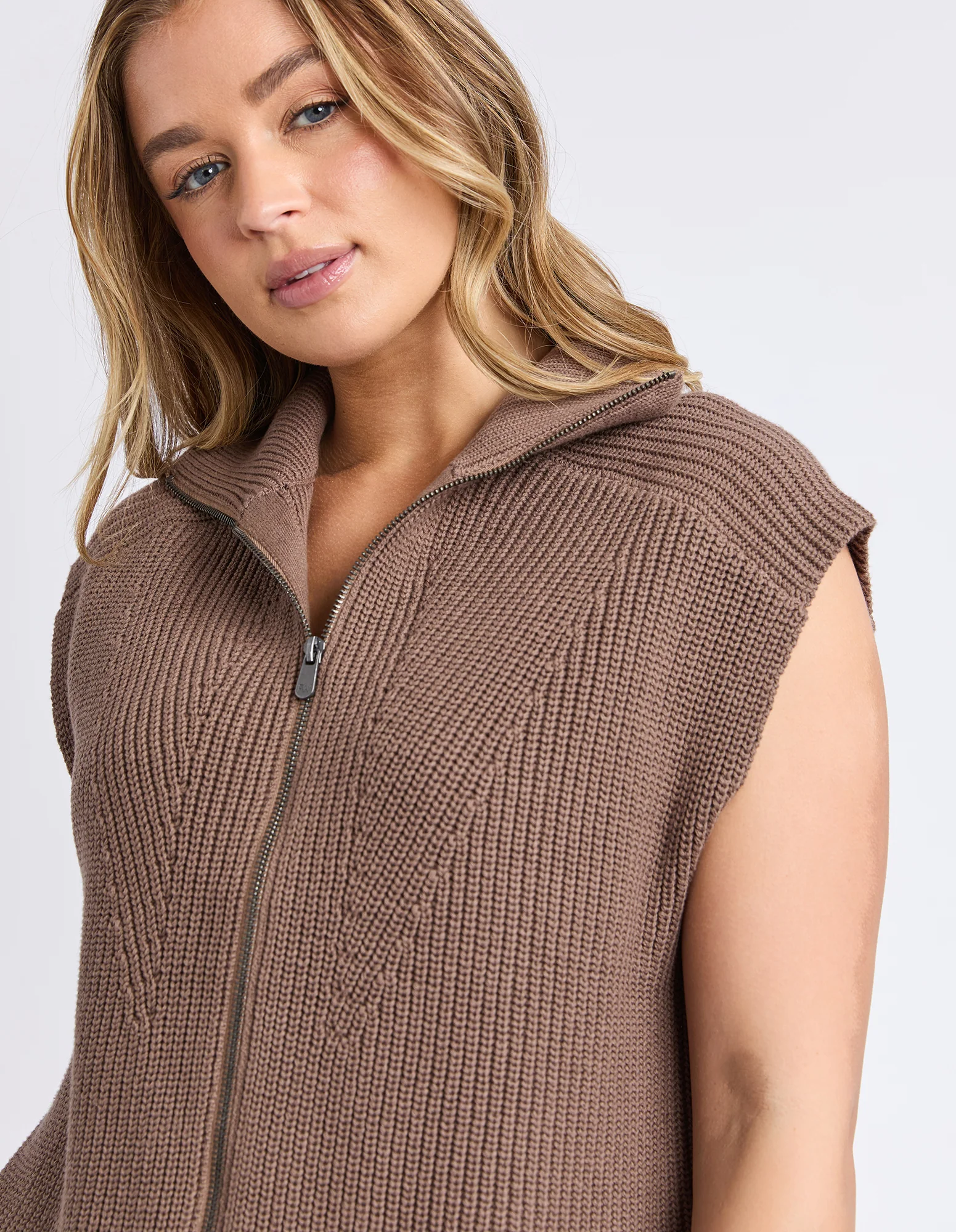 Zip Knit Vest Brown - Image 5